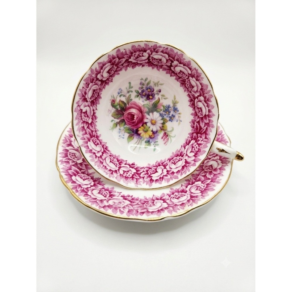 Paragon G5601-4 Teacup Saucer Set Double Royal Warrant Magenta Rose Garland
